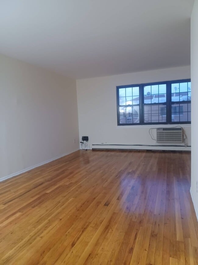 Photo - 156-50-156-78 78th St