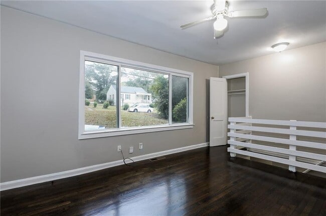 Photo - 1123 Graymont Dr SW