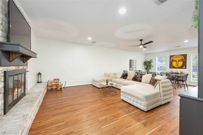 Building Photo - 5511 Green Timbers Dr