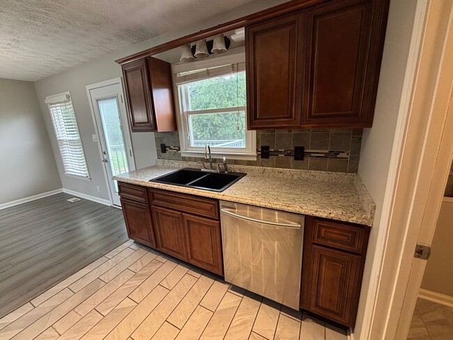 Photo - 1055 Tolliver Way