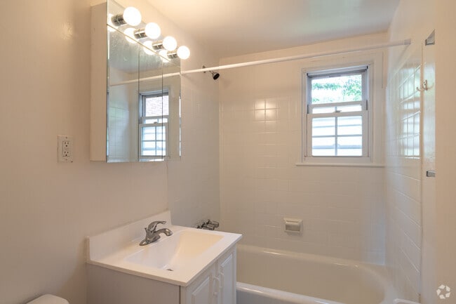 Bathroom - 4 Rm, 2 Bd, 1 Ba - 700SF