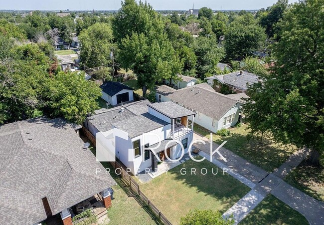 Photo - Contemporary 2 Bedroom plus Office/Bonus Room with Loft near Uptown and Plaza Districts ~One Mo...