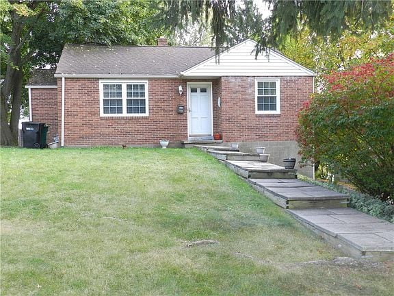 Photo - 7918 Roderick Dr
