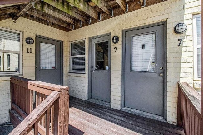 Photo - 561 Formwalt St SW