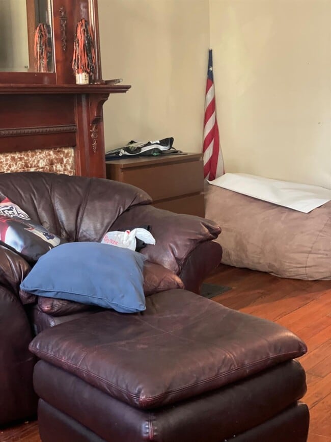 Photo - 2242 Victor St