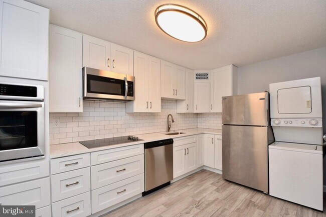 Photo - 307 Yoakum Pkwy Unit 703