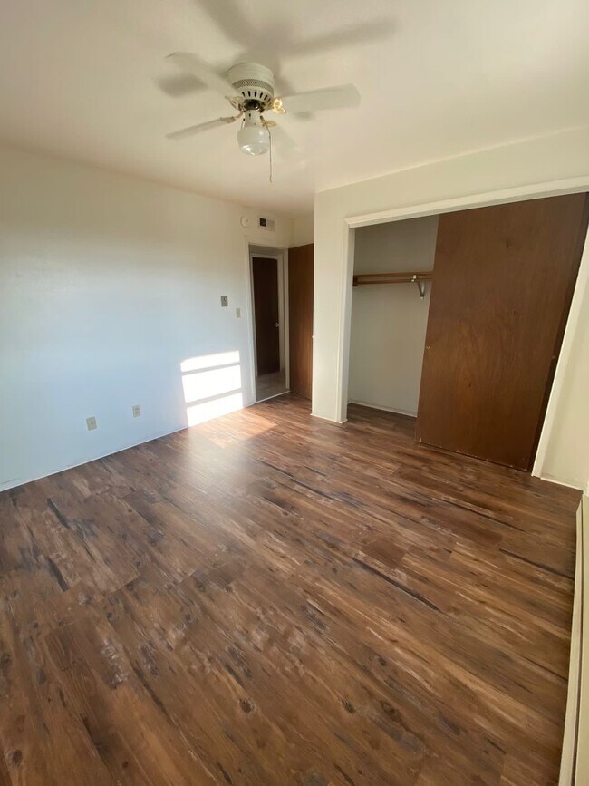 Photo - 655 Portis St Unit 655-4