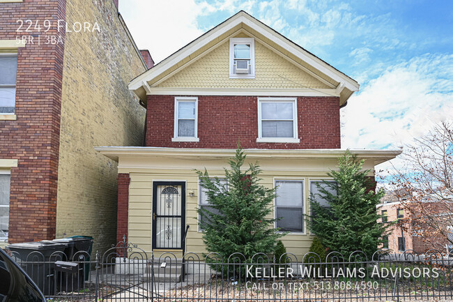 Off-street parking - great UC house - Off-street parking - great UC house