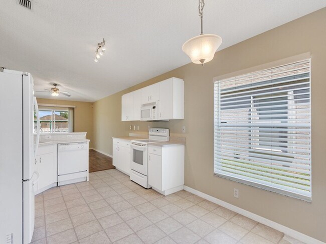 Photo - 962 E 13th Square