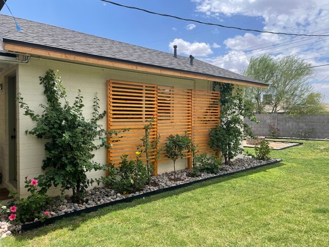 Building Photo - 4202 N 16th Dr Unit Bel Air Casita