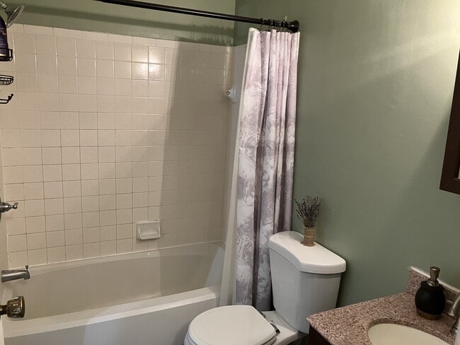 Photo - 526 E Graham Pl