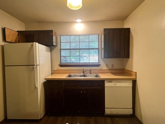 Photo - 1598 Kay Ave