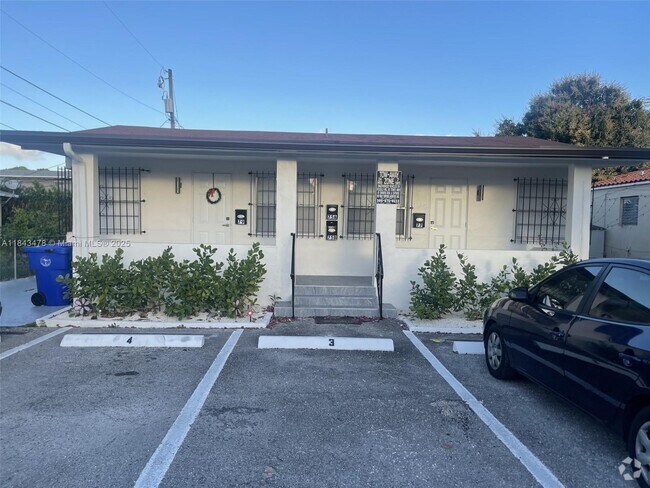 Building Photo - 77 SW 30th Ave Unit 0 Rental