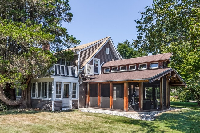 Photo - 116 Overshore Dr E House
