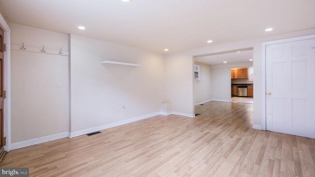 Photo - 731 Carpenter St