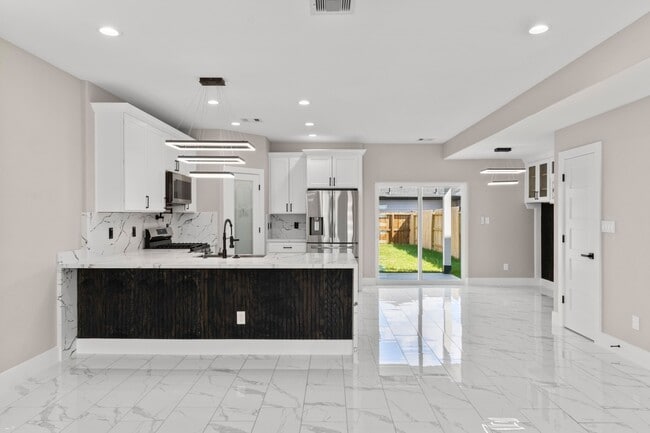 Photo - 7925 Colonial Ln