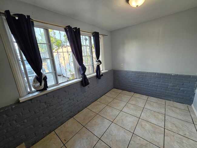 Photo - 1318 W 119th St Unit 1A