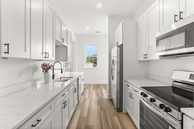 Photo - 2533 Amelia St