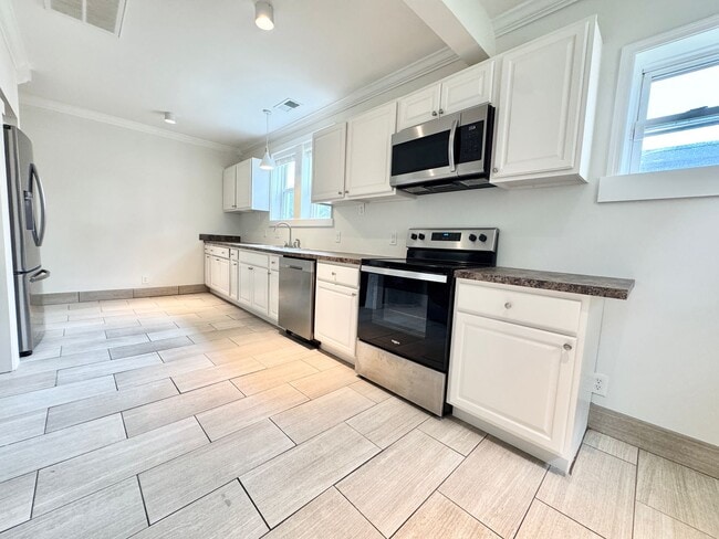 Photo - 3 Bed, 2 Bath Home w/ Fenced Backyard