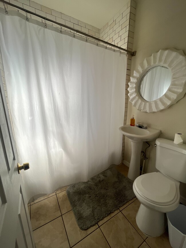 Photo - 1105 W Main Dr