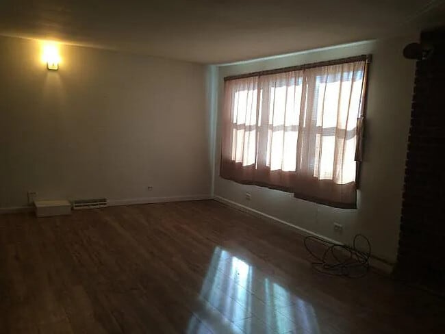 Living Room - 16 Lawrence Ave Unidad 1