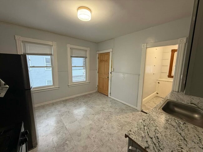 190 Oak St Unit 2nd Fl