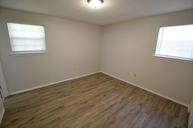 Building Photo - Location! Location! Newly updated, 3 bedroom, 1.5 bath home in Baker