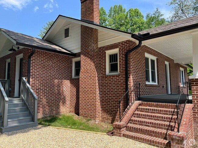Building Photo - "Character Revived" Etowah Home and Guest ...