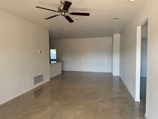 1801 Emma Naylor Ct Unidad B