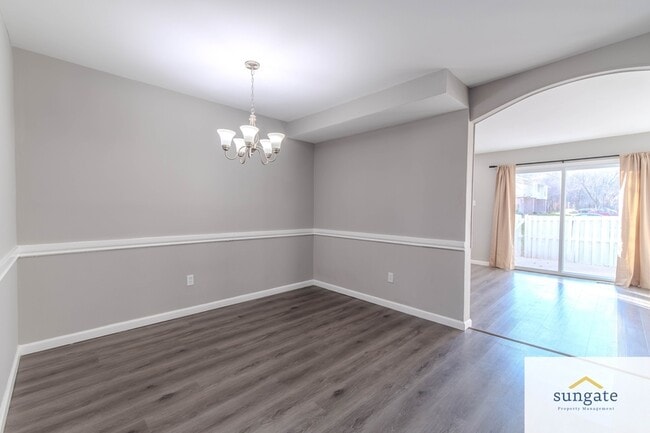 Photo - 4254 Cayuga Rd