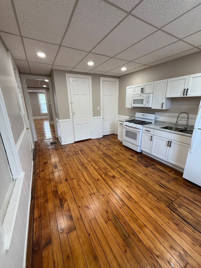 1456-1458 Logan Avenue - 1456-1458 Logan Avenue Apartment Unit 1456