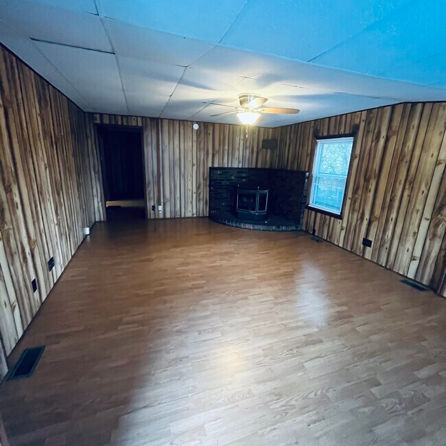 Photo - 602 Railroad Ave