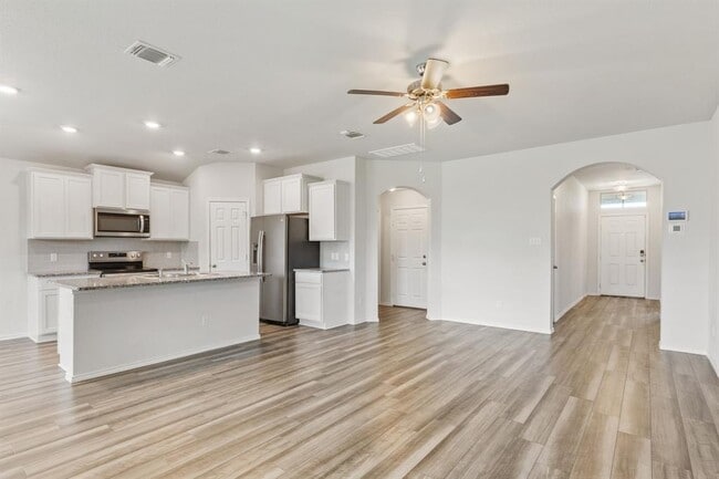 Photo - 105 Rearden Blvd