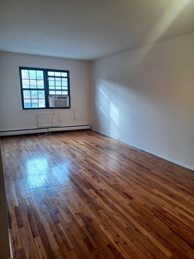 Photo - 156-14-156-79 79th St