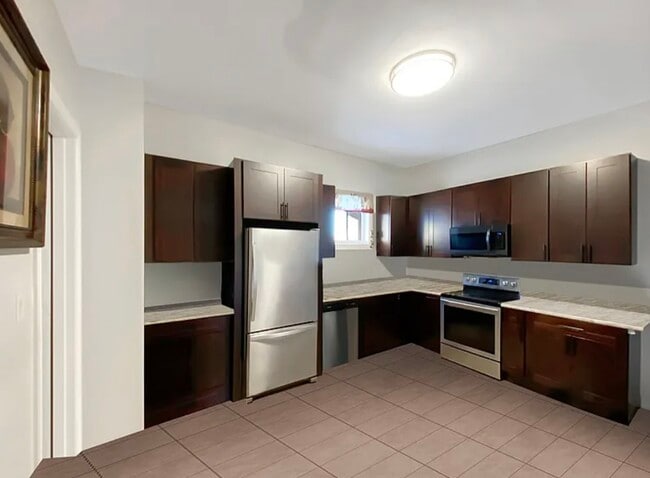 Building Photo - 7055 N Clark St Unit 2 Rental