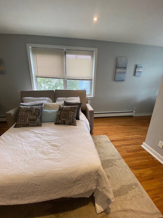 Photo - 819 Bloomfield Ave Unidad 2