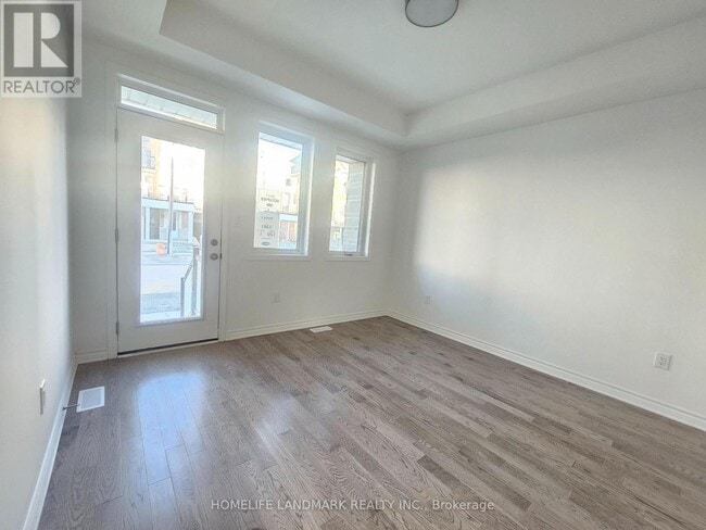 Photo - 92 Avani Ave