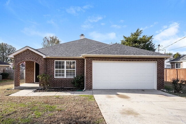 Building Photo - 5125 Hickory Grove Dr