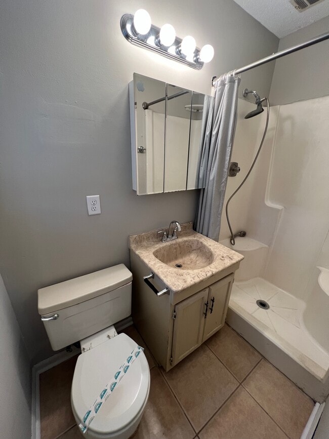 Photo - 811 Robin Hood Trail