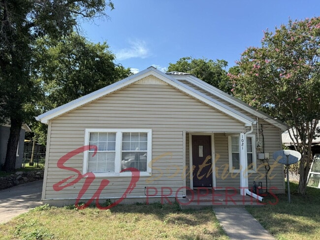 Building Photo - Charming 3 Bed, 1 Bath Home
