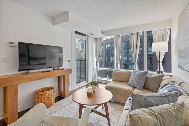 Photo - 295 Adelaide St W