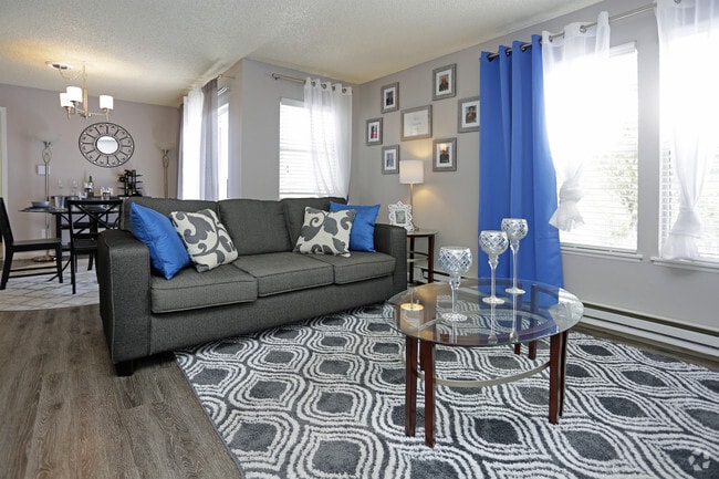2BR, 2BA - 1000 SF