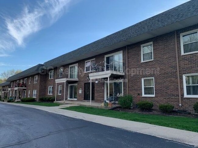 Building Photo - 16 Simpson St Unit H