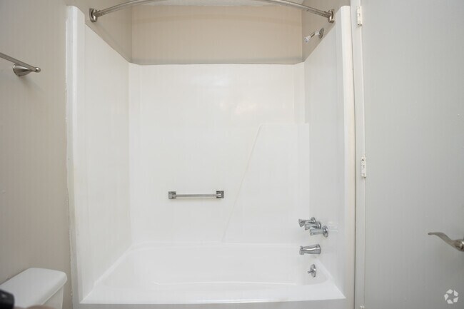 1 habitación, 1 baño, 864 pies cuadrados, baño