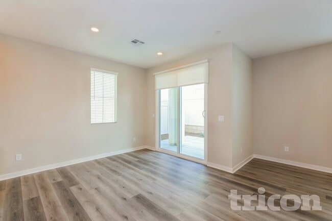 Building Photo - 31573 Dwight Dr