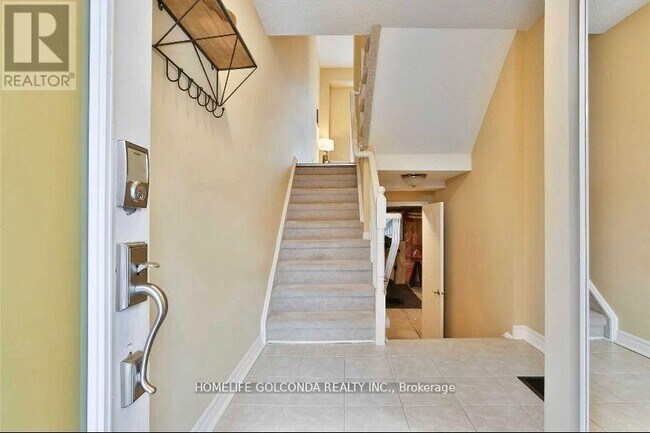 Photo - 380 Riddell Ct