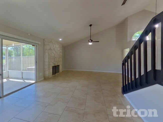 Photo - 8115 Mactavish Way E