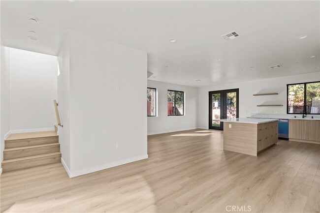 Photo - 11145 Hortense St