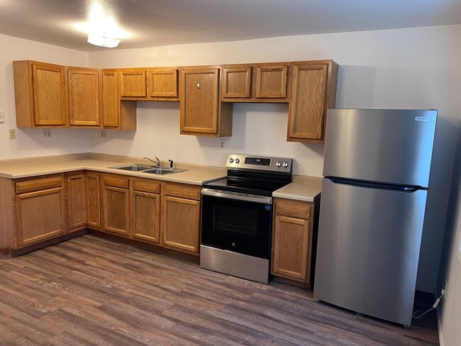 Building Photo - 3-Bed, 1-Bath Duplex with New Flooring & U... Rental