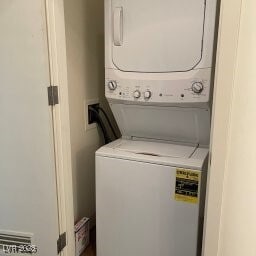 Building Photo - 353 E Bonneville Ave Unit 205